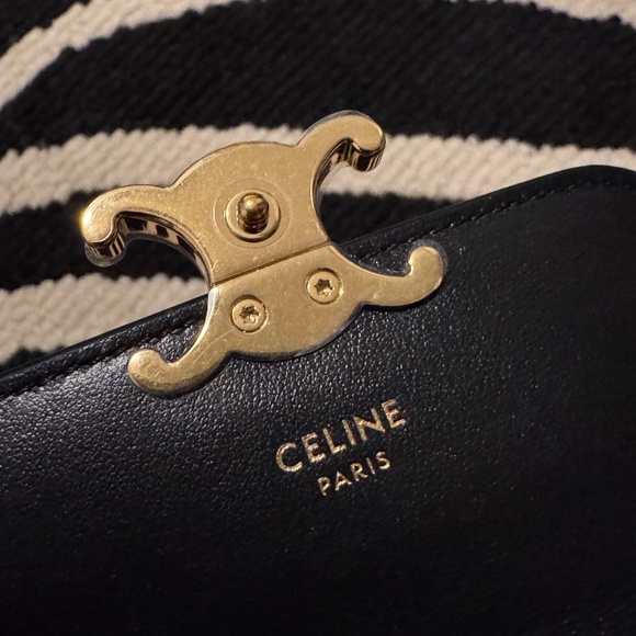 Celine Card Holder with Flap Triomphe in Black Shiny Calfskin and Gold - Picture 5 of 8